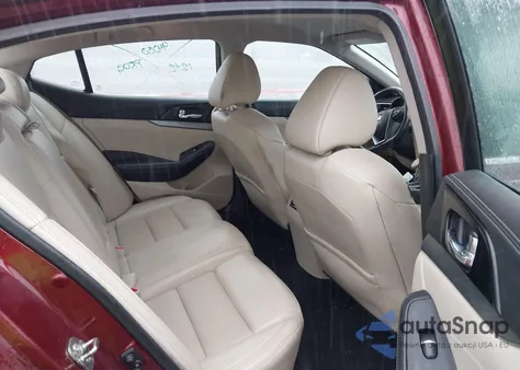 2017 Nissan Maxima 3.5 Platinum/3.5 S/3.5 Sl/3.5 Sr/3.5 Sv z USA, uszkodzony, nr VIN 1N4AA6AP7HC365517